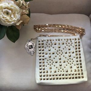 Yoki gold studded white square bag gld chain strap